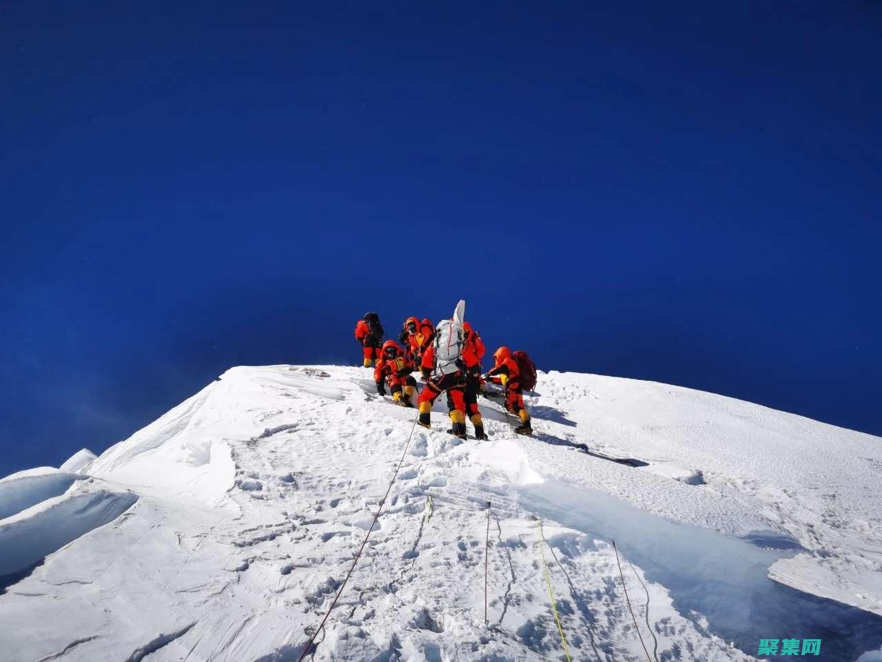 珠峰之巔的幽靈：登山者在死亡區域的超自然體驗 (珠峰之巔的幽靈是誰)