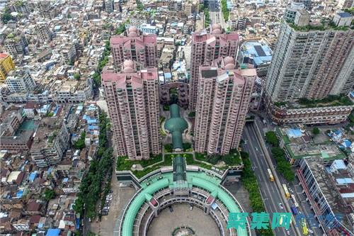 荔灣廣場的陰暗面：探索鬧市中的靈異秘聞 (荔灣廣場陰氣重嗎)